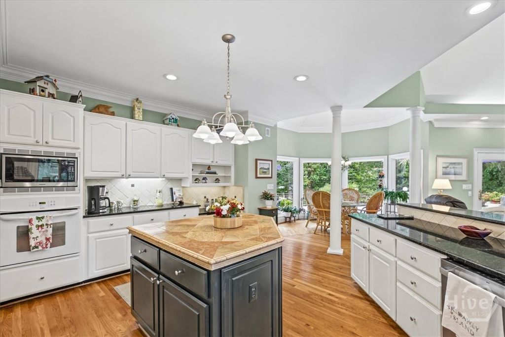 Image 33 of property listing at 2 Windwalk Lane, Savannah, GA 31411