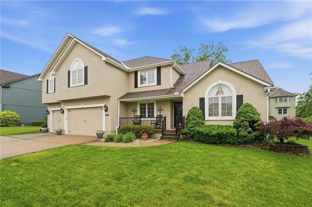 2605 SW Winterview Circle, Lee's Summit, MO 64081