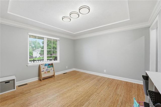 2605 SW Winterview Circle, Lee's Summit, MO 64081