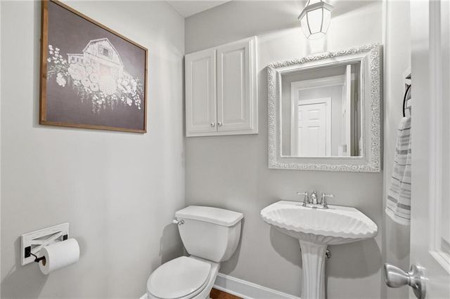 2605 SW Winterview Circle, Lee's Summit, MO 64081