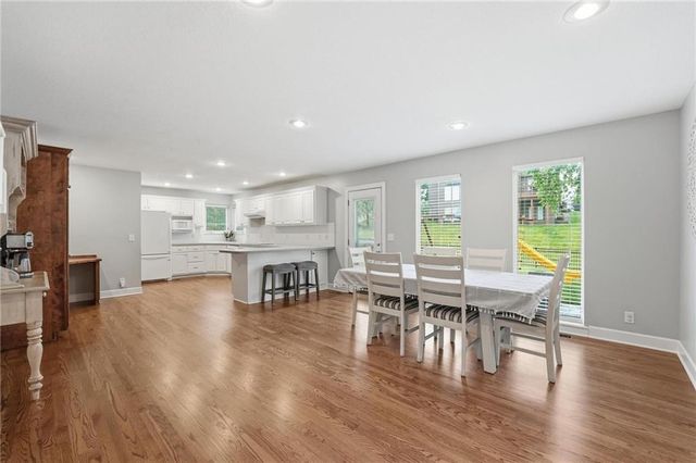 2605 SW Winterview Circle, Lee's Summit, MO 64081