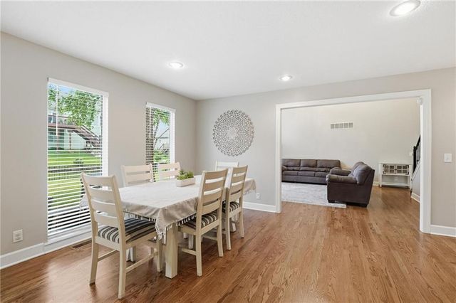 2605 SW Winterview Circle, Lee's Summit, MO 64081