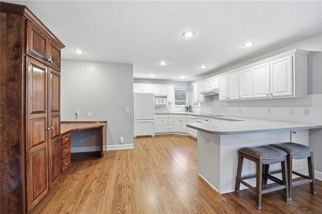 2605 SW Winterview Circle, Lee's Summit, MO 64081