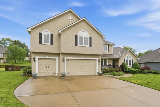 2605 SW Winterview Circle, Lee's Summit, MO 64081
