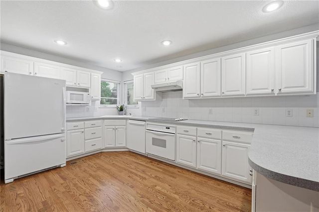 2605 SW Winterview Circle, Lee's Summit, MO 64081