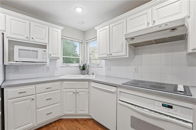 2605 SW Winterview Circle, Lee's Summit, MO 64081