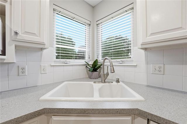2605 SW Winterview Circle, Lee's Summit, MO 64081