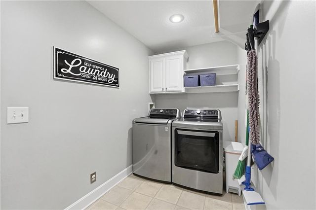 2605 SW Winterview Circle, Lee's Summit, MO 64081