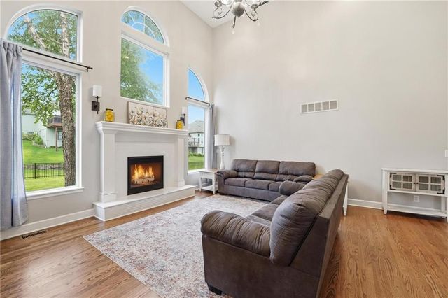 2605 SW Winterview Circle, Lee's Summit, MO 64081