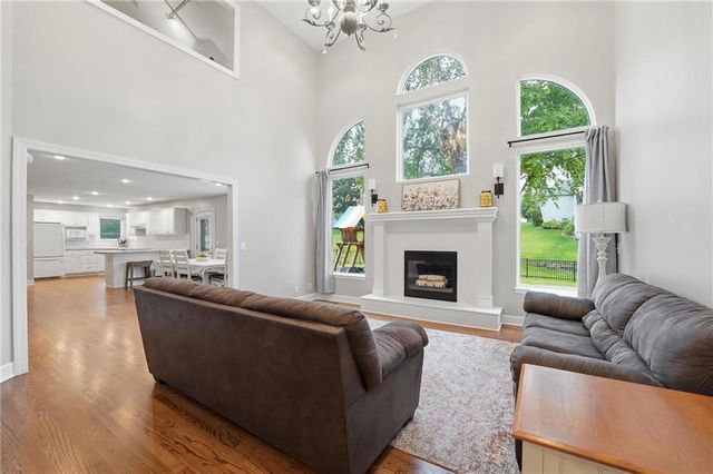 2605 SW Winterview Circle, Lee's Summit, MO 64081