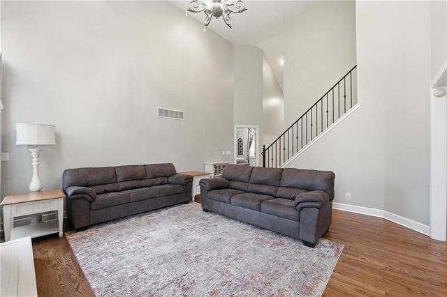 2605 SW Winterview Circle, Lee's Summit, MO 64081
