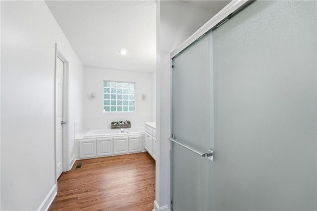 2605 SW Winterview Circle, Lee's Summit, MO 64081