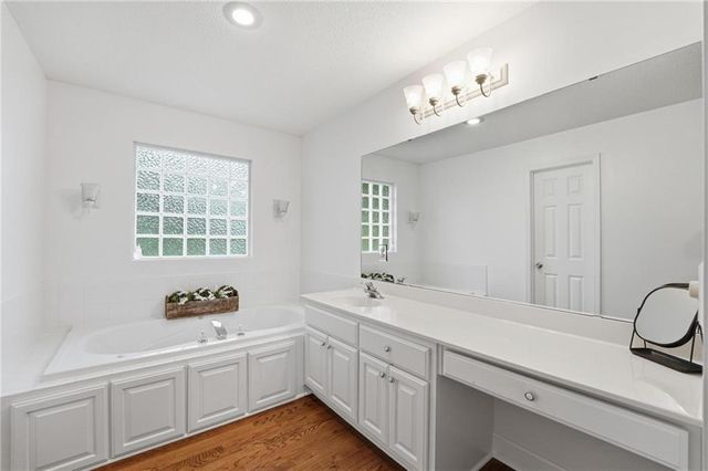 2605 SW Winterview Circle, Lee's Summit, MO 64081