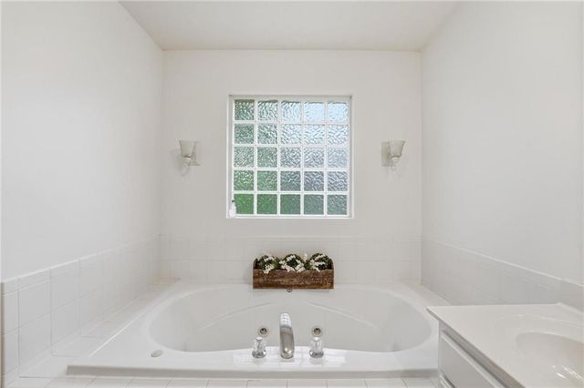 2605 SW Winterview Circle, Lee's Summit, MO 64081