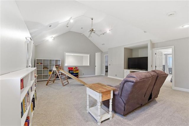 2605 SW Winterview Circle, Lee's Summit, MO 64081