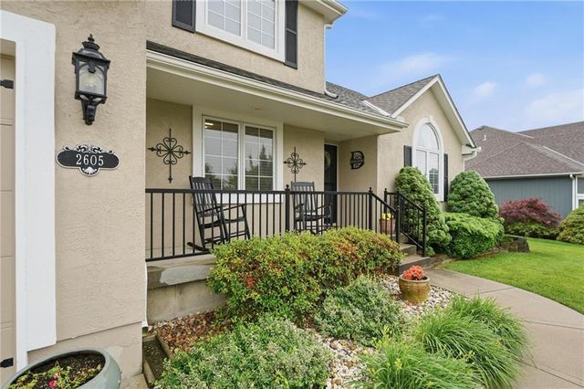2605 SW Winterview Circle, Lee's Summit, MO 64081