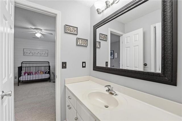 2605 SW Winterview Circle, Lee's Summit, MO 64081
