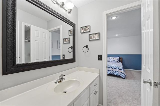 2605 SW Winterview Circle, Lee's Summit, MO 64081