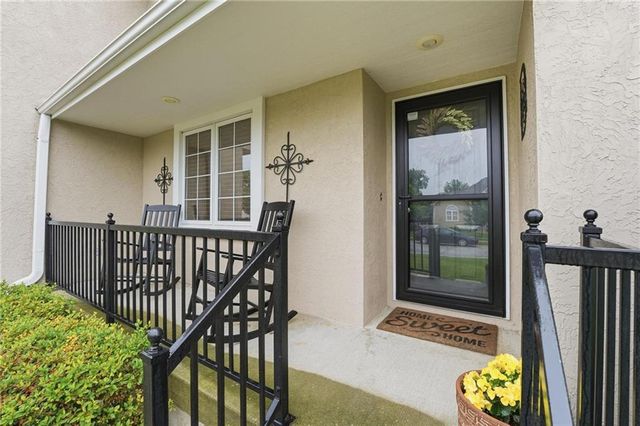 2605 SW Winterview Circle, Lee's Summit, MO 64081