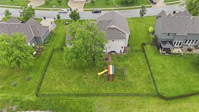 2605 SW Winterview Circle, Lee's Summit, MO 64081