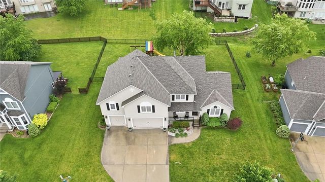 2605 SW Winterview Circle, Lee's Summit, MO 64081