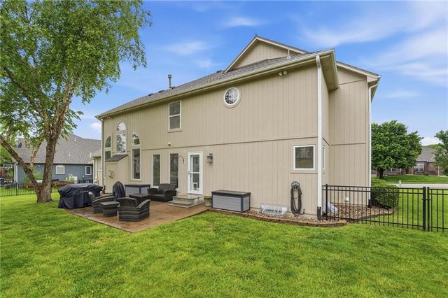 2605 SW Winterview Circle, Lee's Summit, MO 64081