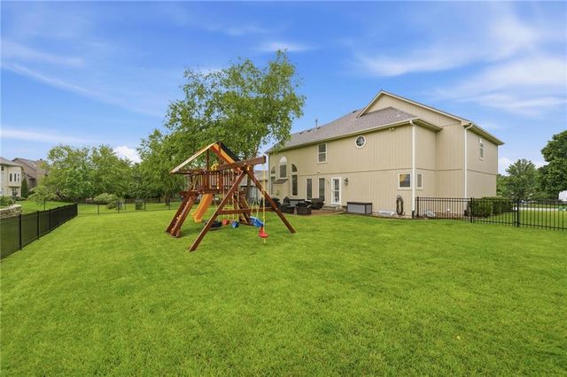 2605 SW Winterview Circle, Lee's Summit, MO 64081