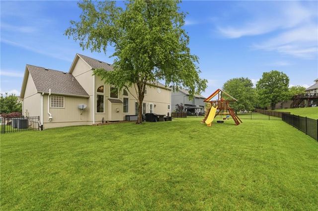 2605 SW Winterview Circle, Lee's Summit, MO 64081