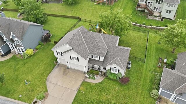 2605 SW Winterview Circle, Lee's Summit, MO 64081