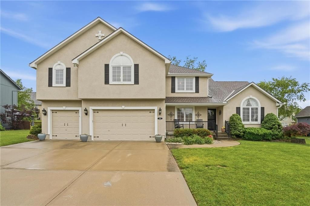2605 SW Winterview Circle, Lee's Summit, MO 64081