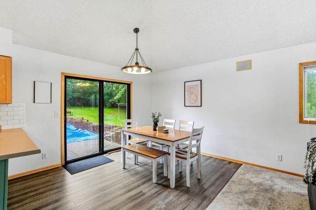 868 Winterberry Court, Woodbury, MN 55125