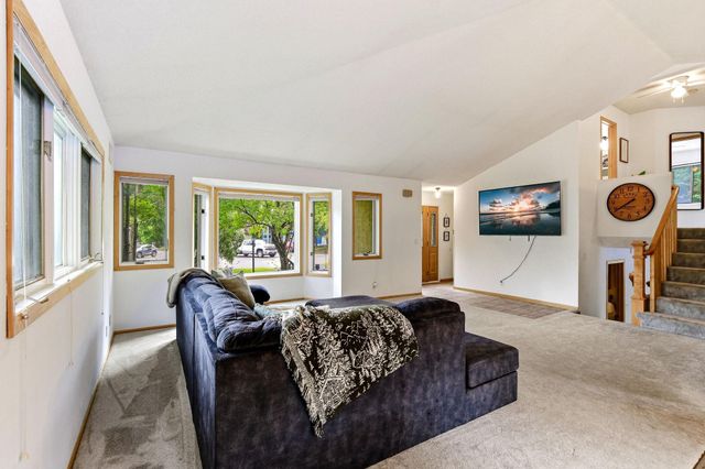 868 Winterberry Court, Woodbury, MN 55125
