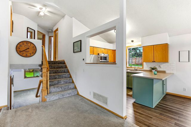 868 Winterberry Court, Woodbury, MN 55125