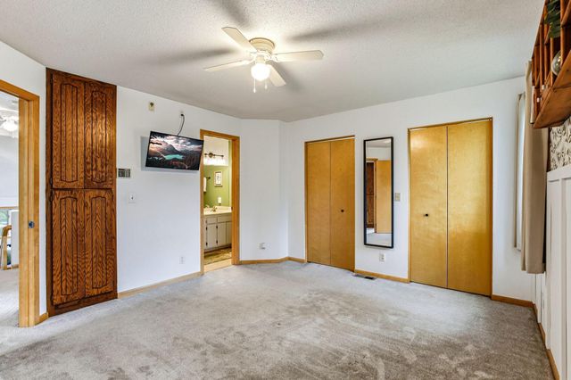 868 Winterberry Court, Woodbury, MN 55125