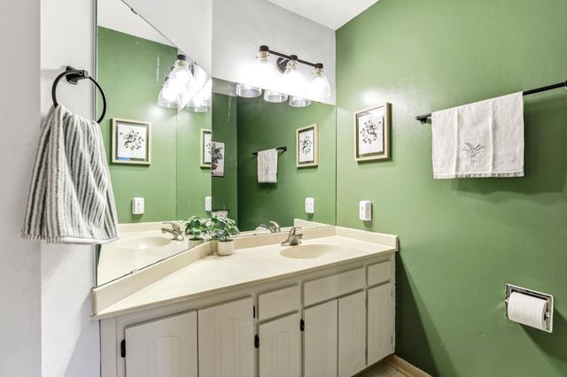 868 Winterberry Court, Woodbury, MN 55125