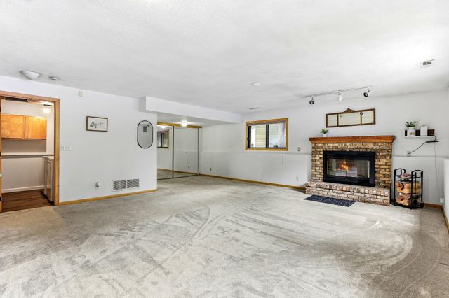 868 Winterberry Court, Woodbury, MN 55125