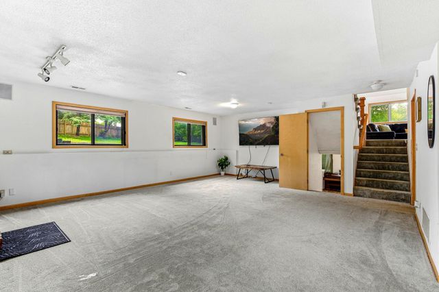 868 Winterberry Court, Woodbury, MN 55125