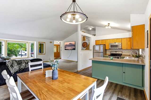 868 Winterberry Court, Woodbury, MN 55125