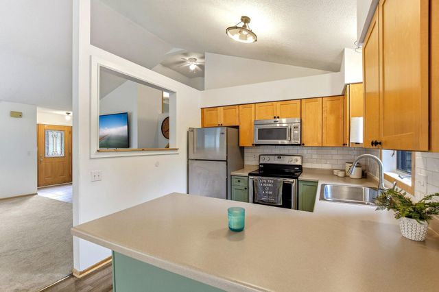 868 Winterberry Court, Woodbury, MN 55125