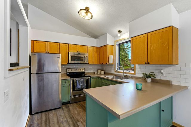 868 Winterberry Court, Woodbury, MN 55125