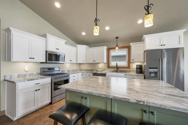 3865 MEUNIER LANE, Green Bay, WI 54311