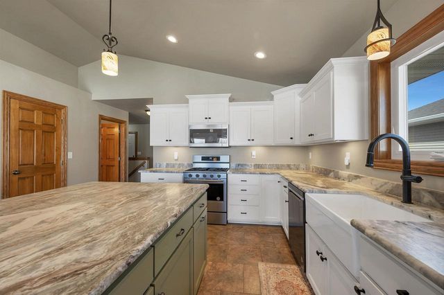 3865 MEUNIER LANE, Green Bay, WI 54311