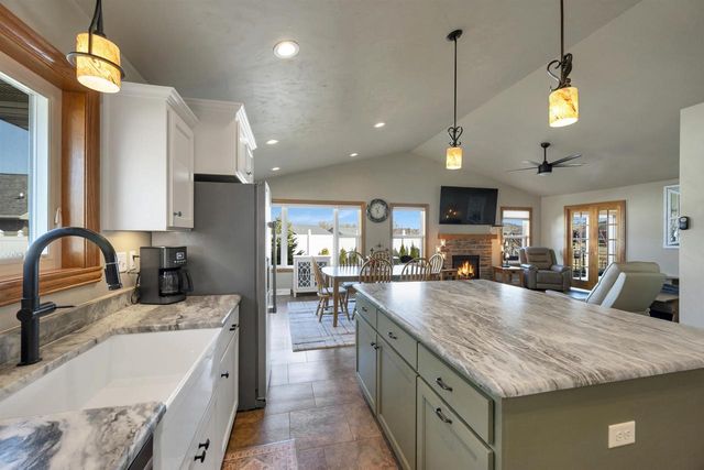 3865 MEUNIER LANE, Green Bay, WI 54311