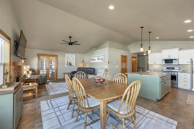 3865 MEUNIER LANE, Green Bay, WI 54311