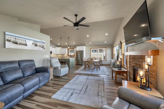 3865 MEUNIER LANE, Green Bay, WI 54311