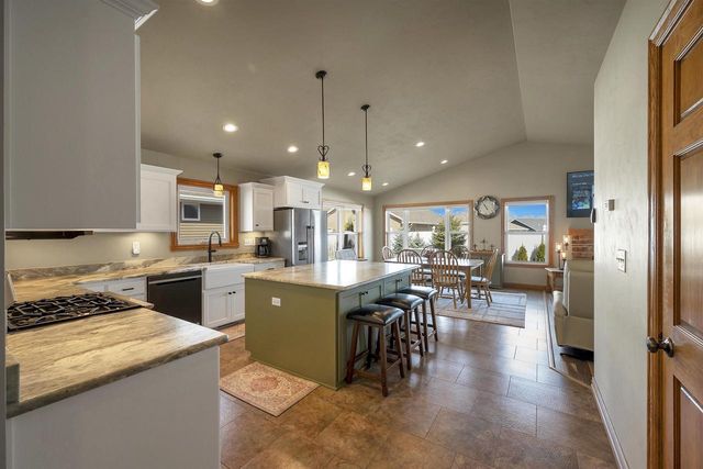 3865 MEUNIER LANE, Green Bay, WI 54311