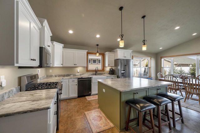 3865 MEUNIER LANE, Green Bay, WI 54311