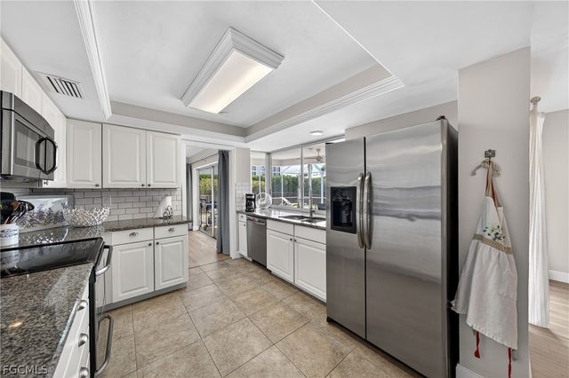 124 SW 56th TER, Cape Coral, FL 33914