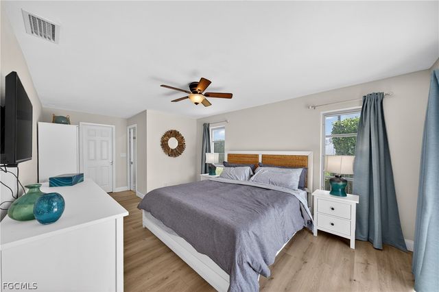 124 SW 56th TER, Cape Coral, FL 33914