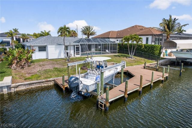 124 SW 56th TER, Cape Coral, FL 33914